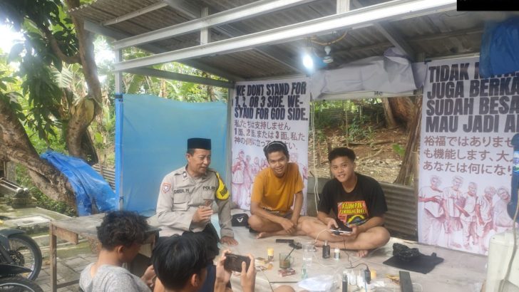 Bhabinkamtibmas melaksanakan kunjungan kewarga masyarakat”Bhabinkamtibmas melaksanakan kunjungan kewarga masyarakat”