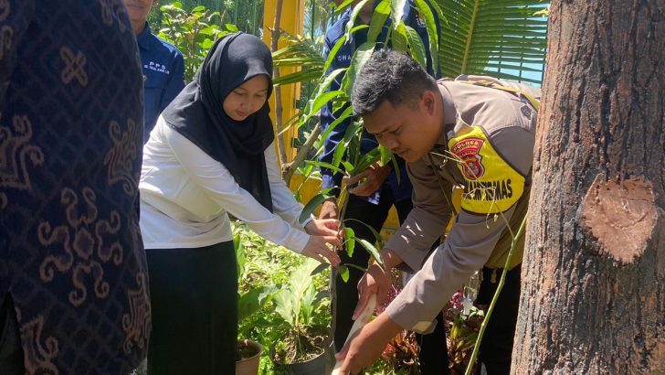 Briptu Chandra Personil Polsek Mauk Polresta Tangerang Sambang Dengarkan Keluhan Masyarakat