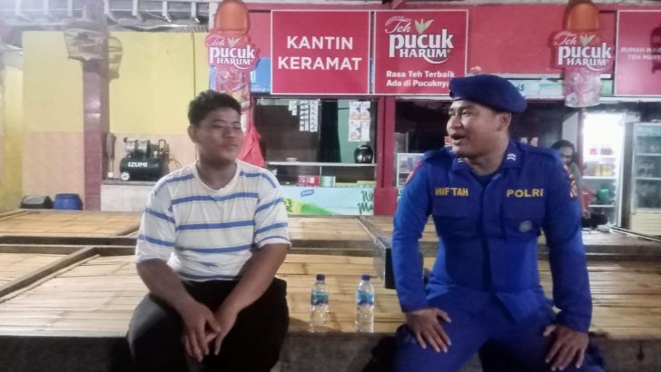 Sampaikan Himbauan Kamtibmas Satpolairud Laksanakan Patroli Barcode di Pulo Cangkir Malam Hari