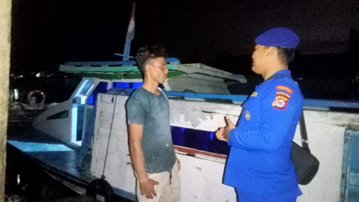 Patroli Malam Hari Di Dermaga Pelabuhan Tradisional Oleh Personel Sat Polairud Polresta Tangerang