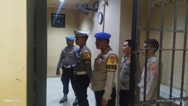 Cek Ruang Tahanan, Pawas Polresta Tangerang Tekankan Jaga Kebersihan dan Kesehatan