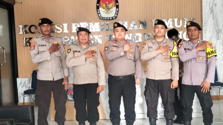 Pengecekan Personil PAM Kantor Penyelenggara Pemilu Kab. Tangerang, oleh Kanit Pam Waster Sat Pam Obvit Polresta Tangerang.