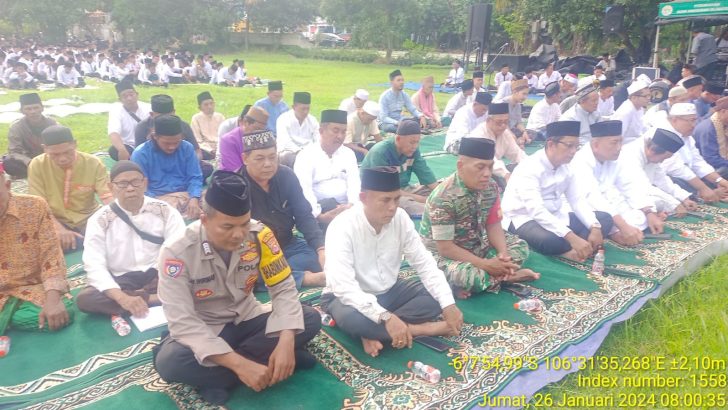Personil Polsek Rajeg dan Koramil 12 Rajeg mengikuti dzikir dan pengajian rutin