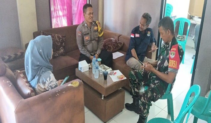 Dalam upaya menjalin sinergitas TNI-Polri dengan masyarakat, Polsek Kresek bersama Koramil 07 Kresek lakukan Sambang DDS di Desa.