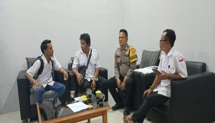Menjaga Sinergitas dengan masyarakat, Polsek Kresek lakukan Patroli Mobile dan Dialogis