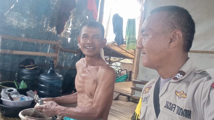 Upaya pendekatkan diri kepada masyarakat, Polsek Kresek kunjungi warga di Desa dalam rangka Program Polisi RW.