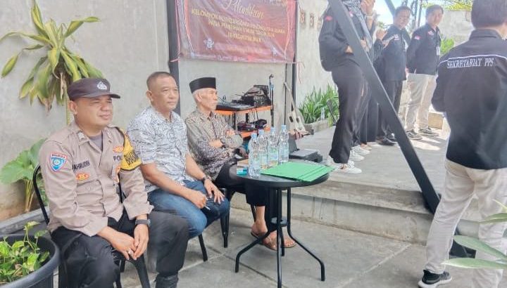 Bripka Fahrudin Laksanakan Sambang Desa Jatiwaringin Dengarkan Keluhan Masyarakat