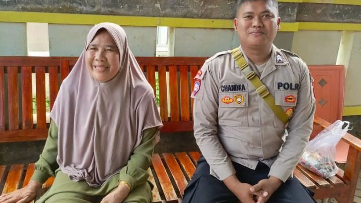Briptu Chandra Kunjungi Warga Masyarakat Rw 02 Desa Banyu asih Sampaikan Pesan Kamtibmas