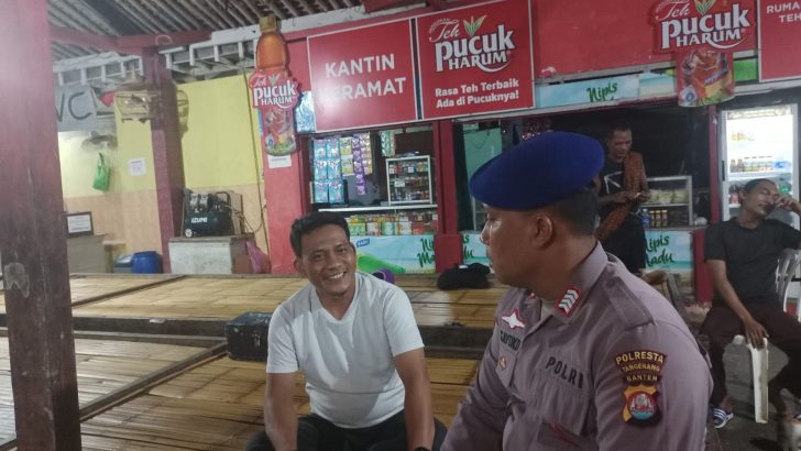 Sampaikan Himbauan Kamtibmas Satpolairud Laksanakan Patroli Barcode di Pulo Cangkir Malam Hari