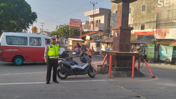 Personil Polsek Mauk Gatur Lalin Pagi Hari Diperempatan Tugu Mauk