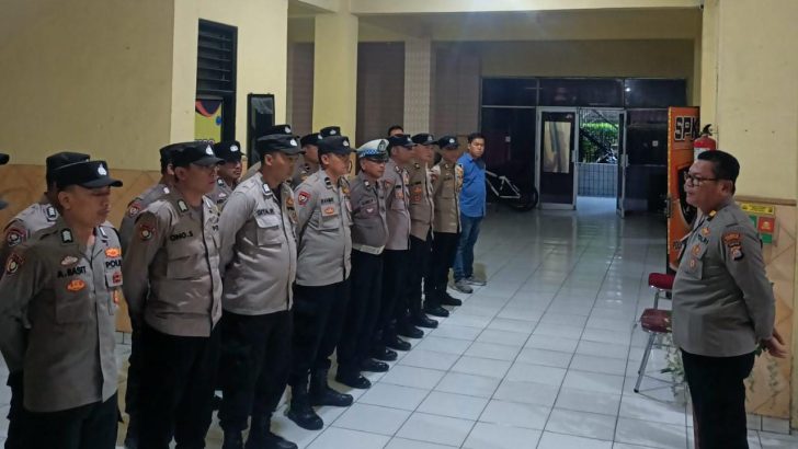 Tri Brata – KaPolsek Balaraja Akp Badri Hasan SM Memberikan Arahan Pimpinan (APP) Dalam Kegiatan Apel Pagi Yang Rutin Ditingkatkan Pada Pagi Hari Di Dalam Mako Polsek Balaraja