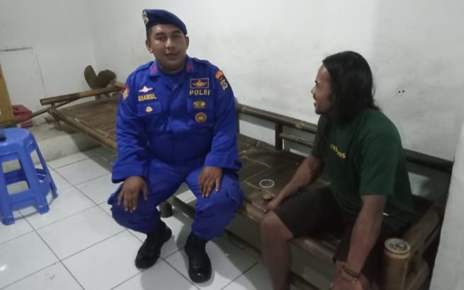 Sampaikan Himbauan Kamtibmas Satpolairud Laksanakan Patroli Barcode Malam Hari