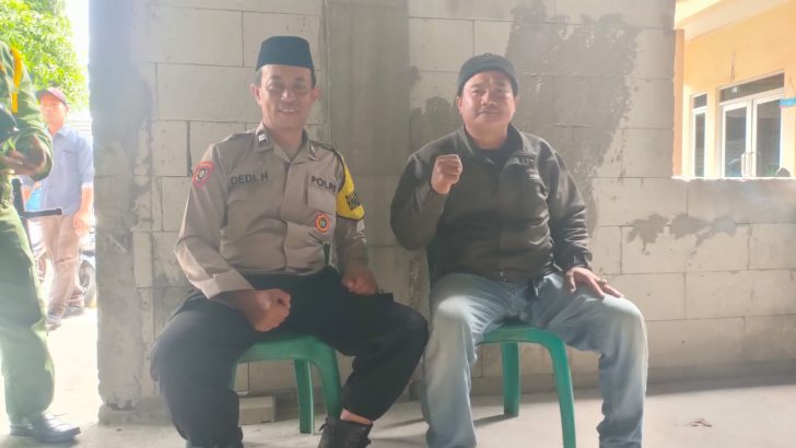 Bhabinkamtibmas Polsek Balaraja Polresta Tangerang giat Sambang warga door to door di Darkum Polsek BalarajaBhabinkamtibmas Polsek Balaraja Polresta Tangerang giat Sambang warga door to door di Darkum Polsek Balaraja