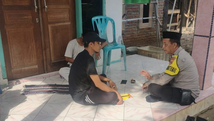 Bhabinkamtibmas melaksanakan kunjungan kewarga masyarakat”Bhabinkamtibmas melaksanakan kunjungan kewarga masyarakat”