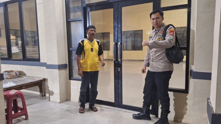 Pastikan wilayah aman dan upaya pencegahan Guantibmas di Wilayah, Polsek Kresek lakukan giat Patroli Mobile malam hari.