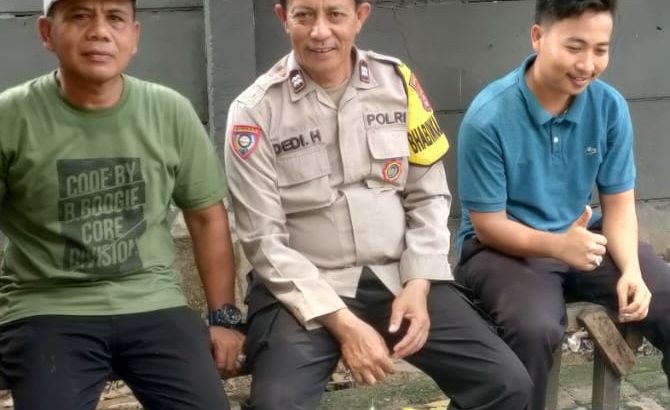 Bhabinkamtibmas melaksanakan kunjungan kewarga masyarakat”Bhabinkamtibmas melaksanakan kunjungan kewarga masyarakat”