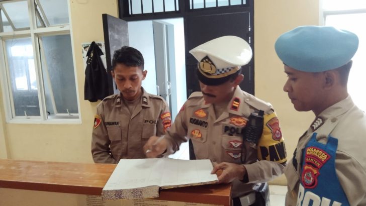 Pawas Polresta Tangerang Iptu Kusmanto Cek buku mutasi