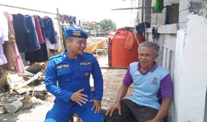 Jalin Kedekatan Dengan Masyarakat Pesisir Satpolairud Laksanakan Patroli Mitra Presisi