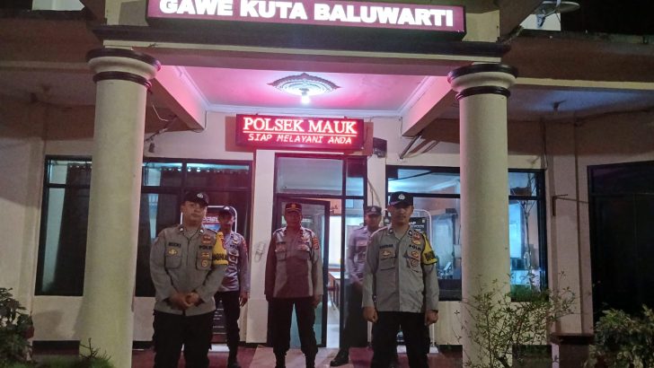 Perketat penjagaan Polsek Mauk Polresta Tangerang Polda Banten Tingkatkan Pengamanan Sispam Mako Malam Hari