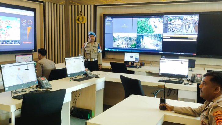 PENGECEKAN SITUASI RUANG COMMAND CENTRE POLRESTA TANGERANG OLEH PIKET SIPROPAM POLRESTA TANGERANG