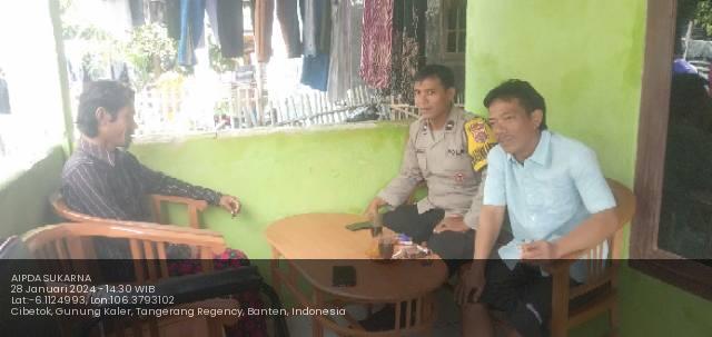 Anggota Polsek Kresek lalukan Patroli Sambang di Desa, sebagai bentuk upaya pendekatan diri dengan masyarakat.