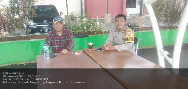 Tetap semangat menjalankan tugas rutin menjaga Harkamtibmas diwilayah, Polsek Kresek lakukan Patroli Mobile dan Dialogis.