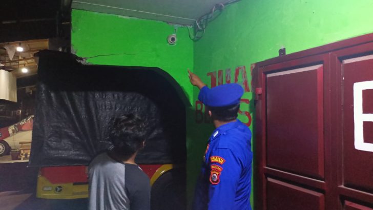 Menjaga Wilayah Pesisir Tetap Aman Satpolairud Laksanakan Patroli Barcode Malam Hari