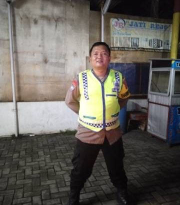 Bripka firdaus Patroli Barcode Di Alfamart Sodong Tigaraksa Antisipasi Kejahatan