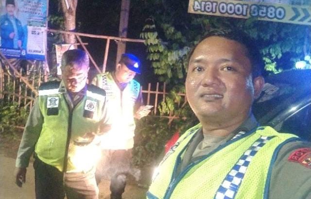 Bripka firdaus Patroli Barcode Di Perempatan Pinang Tigaraksa Antisipasi Kejahatan