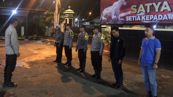 Tri Brata – Pawas IPTU Sukarji Pimpin Apel Malam di Mako Polsek Balaraja