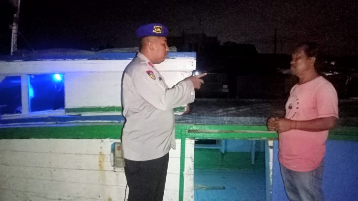 Patroli Malam Hari Di Dermaga Pelabuhan Tradisional Oleh Personel Sat Polairud Polresta Tangerang