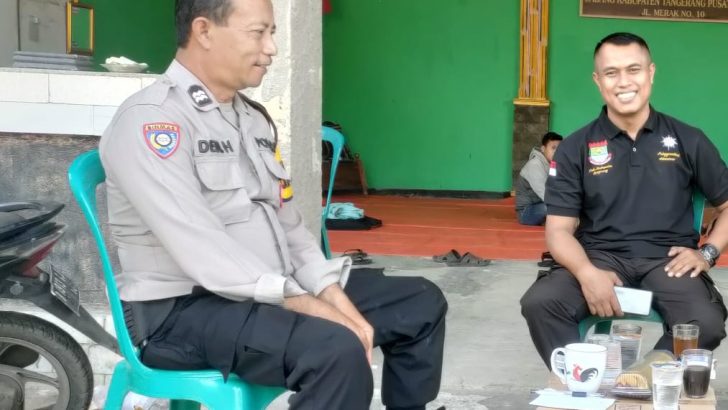 Bhabinkamtibmas Polsek Balaraja Polresta Tangerang giat Sambang warga door to door di Darkum Polsek BalarajaBhabinkamtibmas Polsek Balaraja Polresta Tangerang giat Sambang warga door to door di Darkum Polsek Balaraja