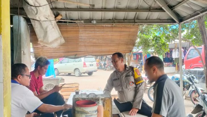 Bhabinkamtibmas melaksanakan kunjungan kewarga masyarakat”Bhabinkamtibmas melaksanakan kunjungan kewarga masyarakat”