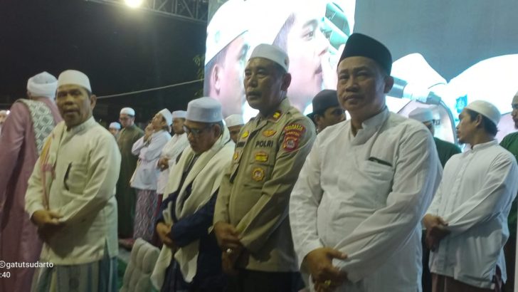 Anggota Polsek Padang Pasar kemis Pengamanan di Tabligh Akbar Isra Mi’raj di Kelurahan Kuta Jaya