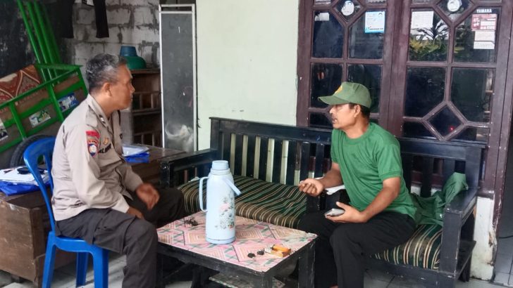 Personil Polsek Mauk Polresta Tangerang Sambang Desa Mauk Timur Dengarkan Keluhan Masyarakat