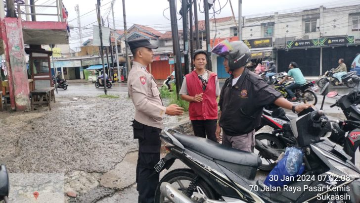 Sambangi Pangkalan Ojek, Patroli Samapta Polsek Pasar Kemis Berikan Himbauan Kamtibmas