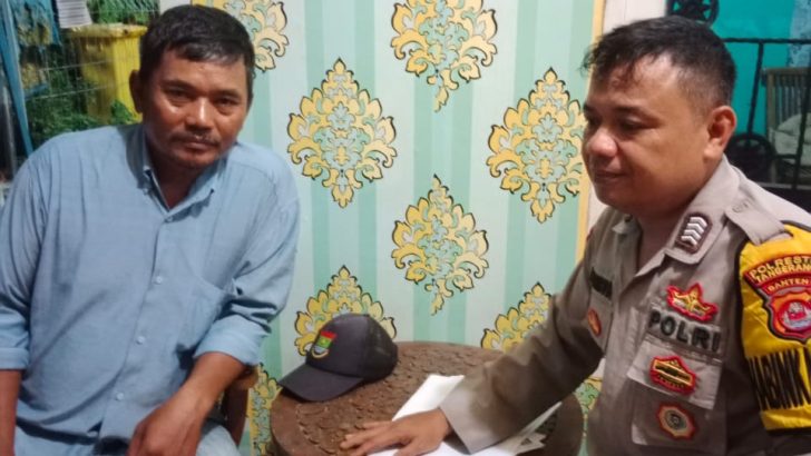 Bripka Fahrudin Laksanakan Sambang Desa Jatiwaringin Dengarkan Keluhan Masyarakat