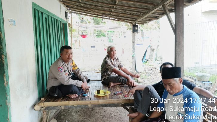 Bripka Hoiruk Melaksanakan Giat Sambang Warga Binaan Desa Legok Sukamaju