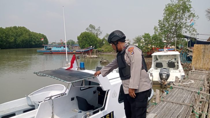 Pastikan Seluruh Peralatan Dalam Keadaan Aman, Satpolairud Polresta Tangerang Lakukan Pengecekan Kapal Pagi Hari
