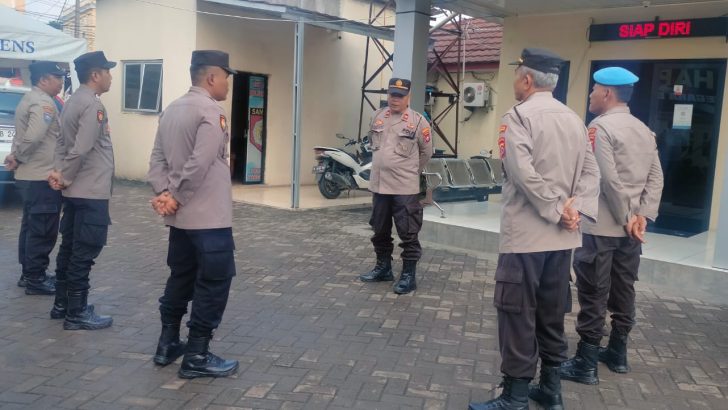Tingkatkan Kedisiplinan anggota Polsek Cisoka dengan melaksanakan Apel Pagi