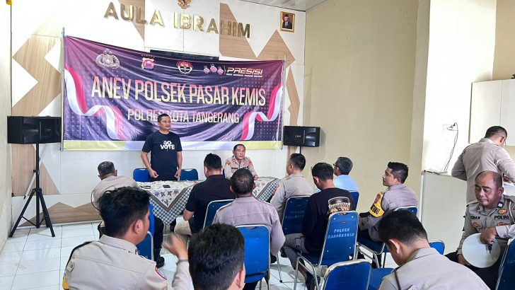 Kapolsek Pimpin anev dan Penyampaian Arahan Diaula Ibrahim Polsek Pasar Kemis.