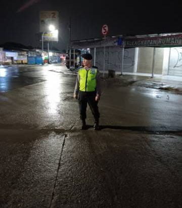 Aiptu Hevi Patroli Barcode Di perempatan pinang Tigaraksa Antisipasi Kejahatan