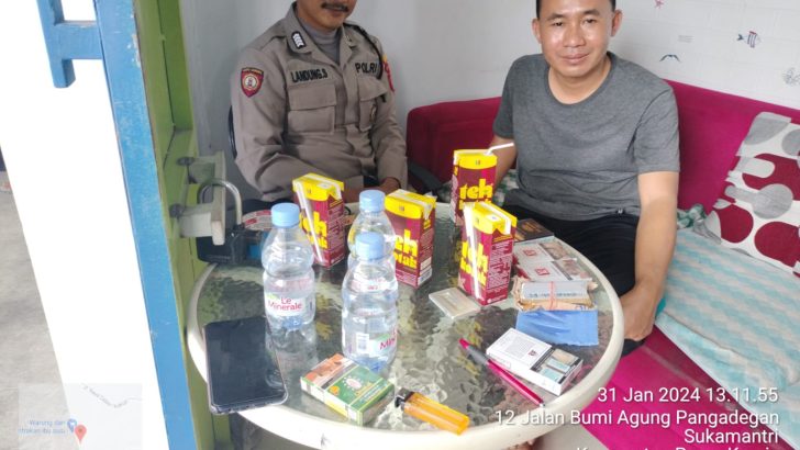 Kegiatan Sambang dan Patroli Dialogis Dengan Warga Kp. Lamporan Desa Pangadegan .