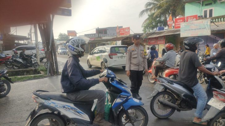 Mengurai Kemacetan Anggota Bhabinkamtibmas polsek Balaraja Turun Kejalan Laksanakan Protap pagi Gatur Lalin di Pagi HariMengurai Kemacetan Anggota Bhabinkamtibmas polsek Balaraja Turun Kejalan Laksanakan Protap pagi Gatur Lalin di Pagi Hari
