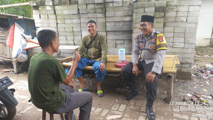 Bhabinkamtibmas Polsek Balaraja Polresta Tangerang giat Sambang ke Tokoh Agama, Tokoh Masyarakat dan Warga Desa Gembong Darkum Polsek Balaraja.