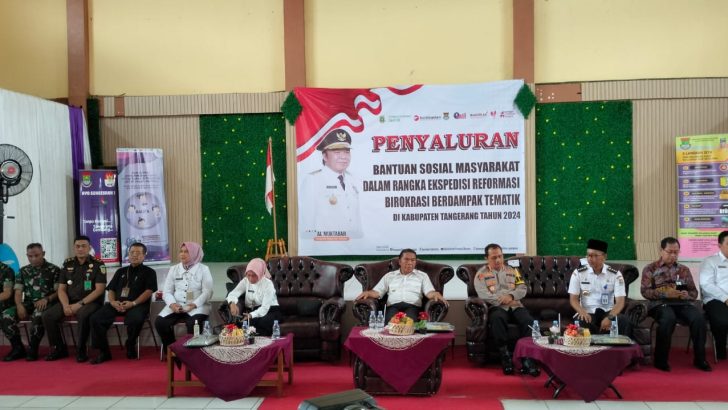 Gubernur salurkan Bantuan Sosial Masyarakat dalam rangka Ekspedisi Reformasi Birokrasi berdampak Tematik 2024 di Kabupaten Tangerang