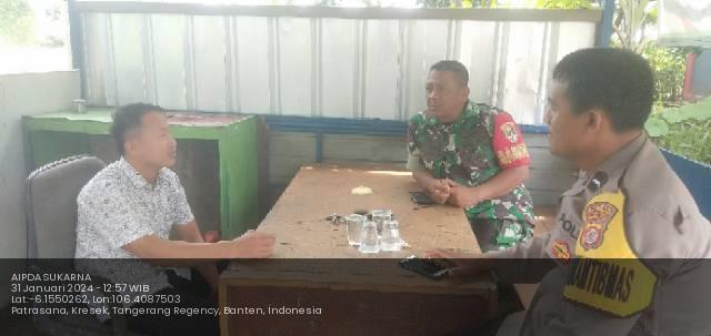 Dalam upaya menjalin sinergitas TNI-Polri dengan masyarakat, Polsek Kresek bersama Koramil 07 Kresek lakukan Sambang DDS di Desa.