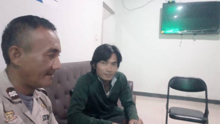 Polisi RW Polsek Kresek tak henti-hentinya kunjungi warga di Desa guna pendekatan diri kepada warga di Binaannya di Desa.