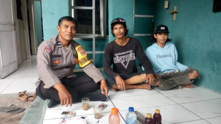 Anggota Polsek Kresek lalukan Patroli Sambang di Desa, sebagai bentuk upaya pendekatan diri dengan masyarakat.