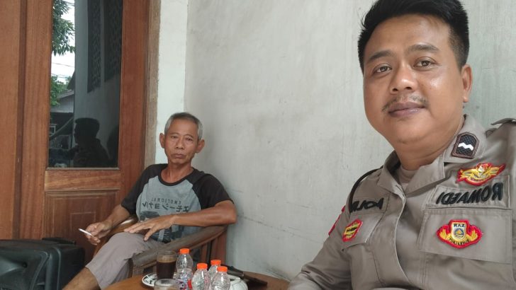 Tigaraksa_/…. Sebagai wujud kedekatan Polisi dengan warga masyarakat, kegiatan Bhabinkamtibmas tidak hanya melakukan sambang maupun sosialisasi, namun secara rutin juga mendatangi atau silaturahmi langsung dari rumah ke rumah atau door to door system (DDS) di desa binaannya.